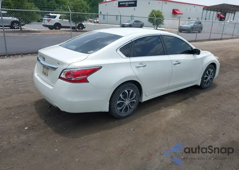 2015 Nissan Altima 2.5 S из США, поврежденный, VIN 1N4AL3AP7FC271756